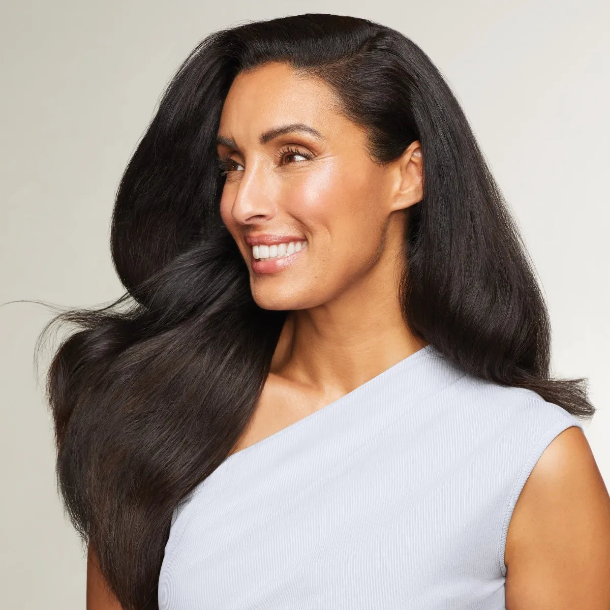 Paul Mitchell® Freeze and Shine Super Spray image 3